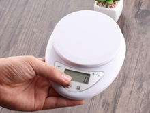 Load image into Gallery viewer, Mini kitchen scale 5Kg mini simple kitchen health baking scale Electronic scale precision 0.1g