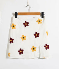 Load image into Gallery viewer, Plaid printed skirt with hip slit