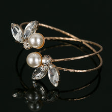 Load image into Gallery viewer, New Korean version trend simple wild temperament bracelet female pearl rhinestone opening bracelet B077